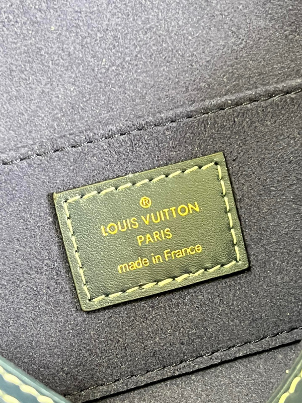 l**is V*t*n dauphine mini