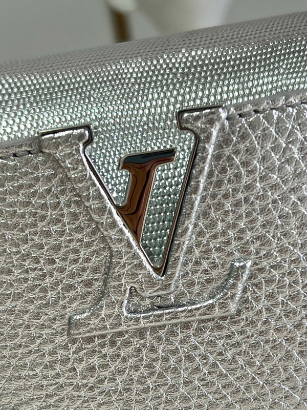 l**is V*t*n capucines mini