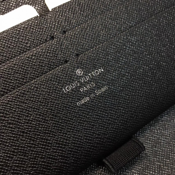 l**is v*t*n S*p*e zip wallet