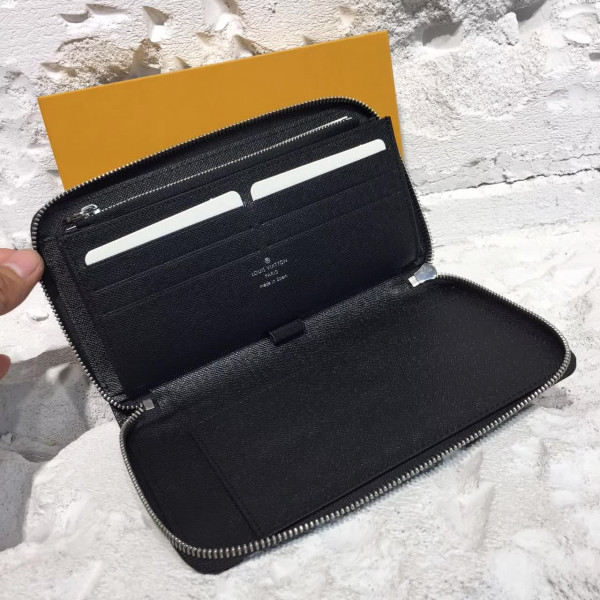 l**is v*t*n S*p*e zip wallet