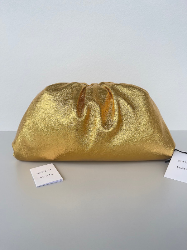 Bo*te*ga ve*ne*ta pouch