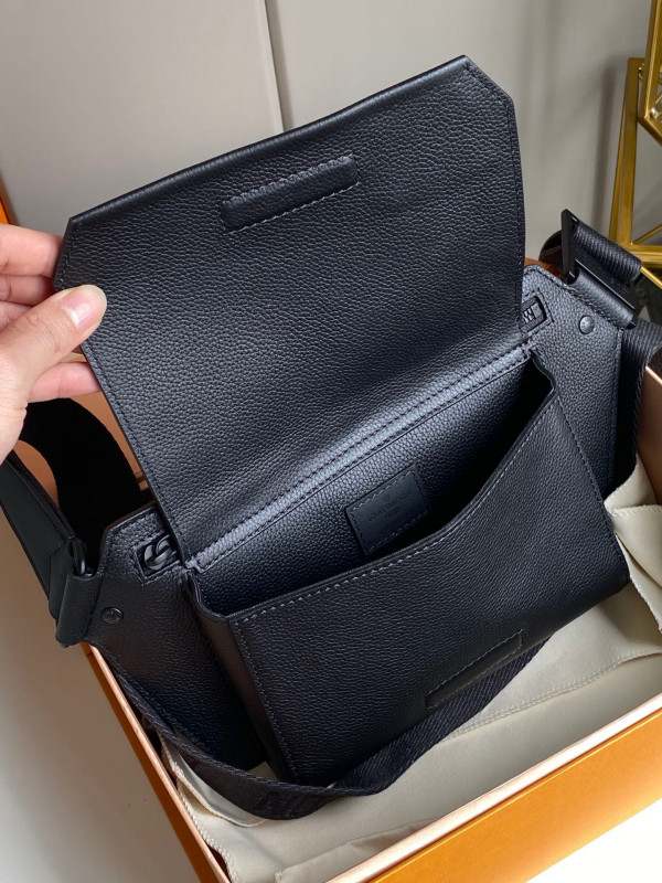 l**is V*t*n slingbag