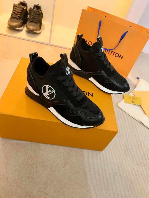 l**is V*t*n sneaker