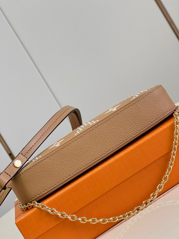 l**is V*t*n easy pouch on strap