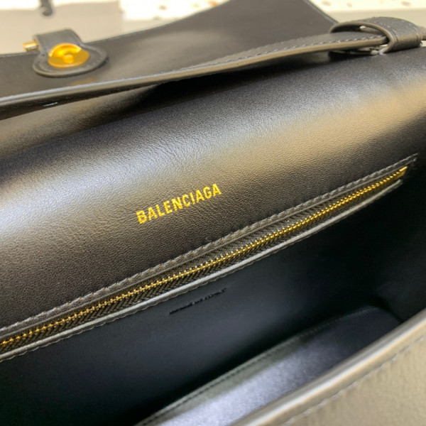 Ba*len*cia*ga downtown medium shoulder bag