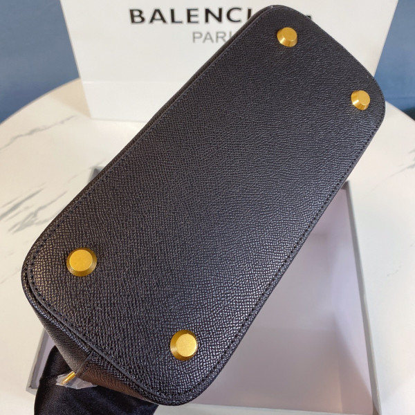 Ba*len*cia*ga ville top handle s