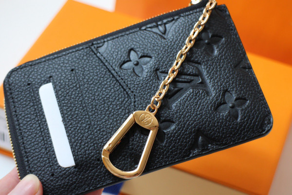 l**is V*t*n card holder recto verso