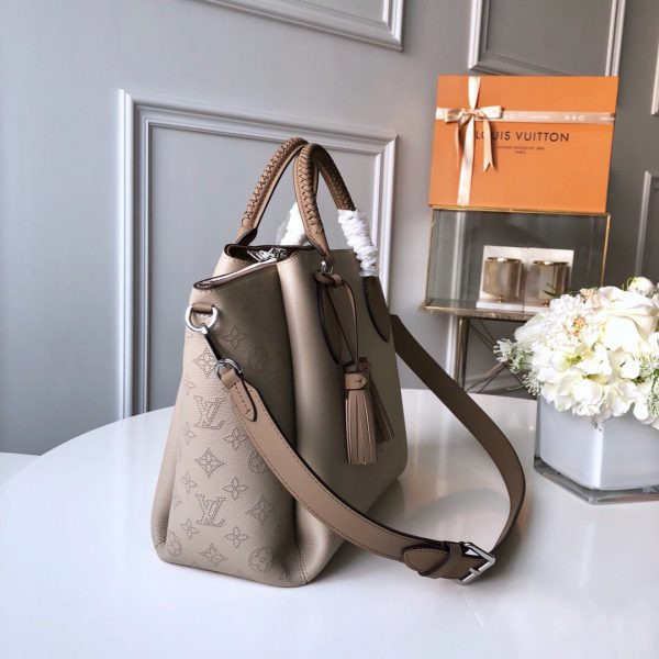 l**is V*t*n haumea bag