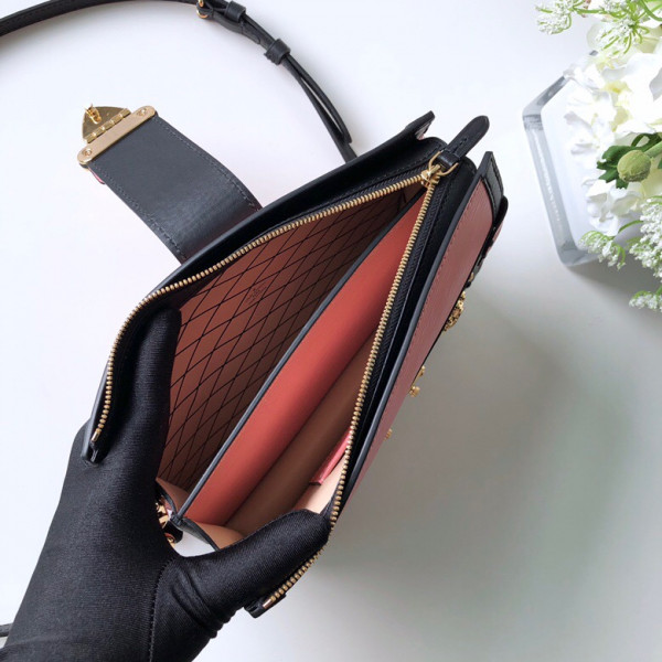 l**is V*t*n trunk clutch