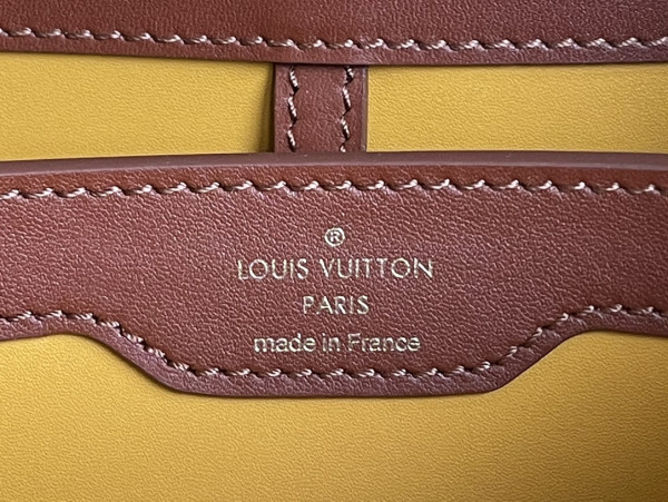 l**is V*t*n capucines mm