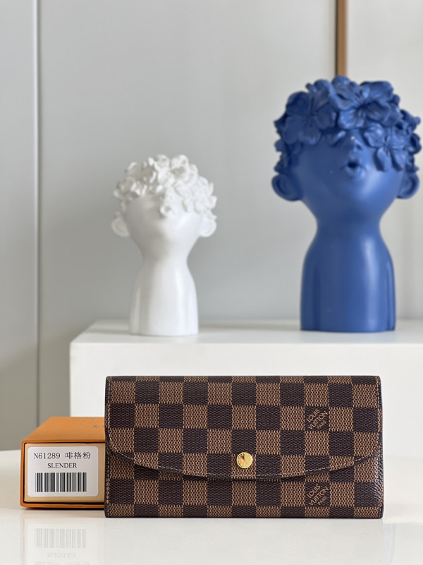 l**is V*t*n emilie wallet