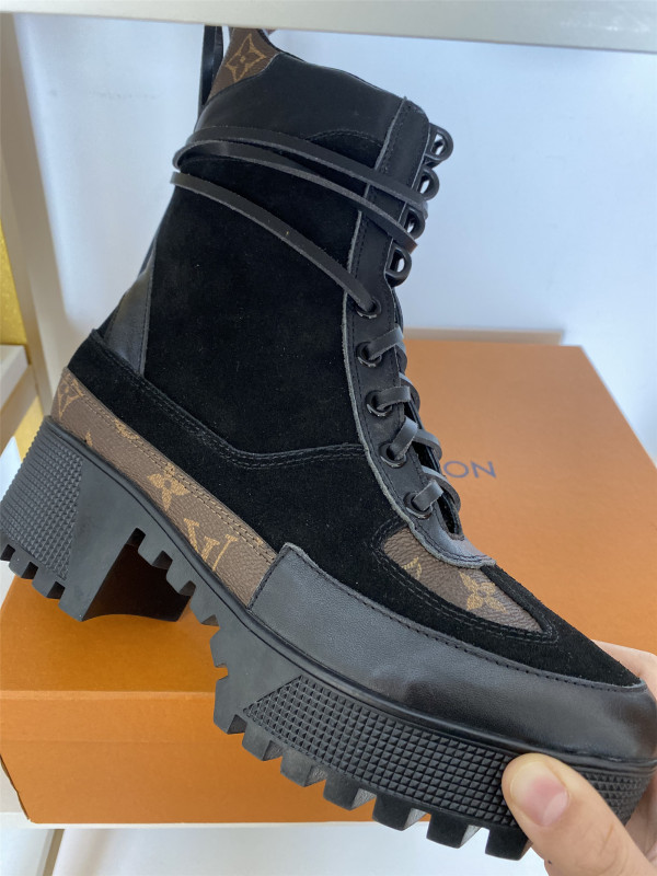 l**is V*t*n boots