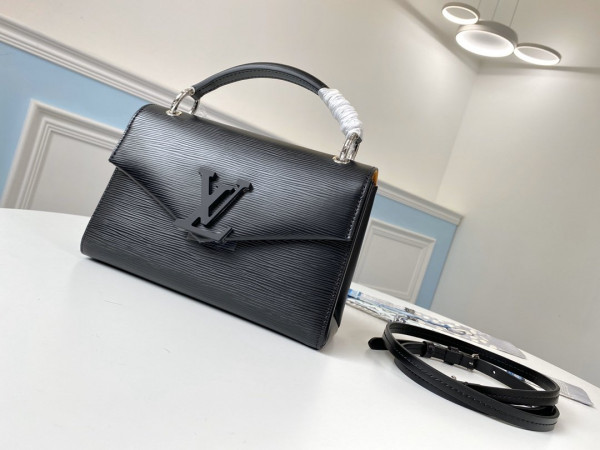 l**is V*t*n pochette grenelle