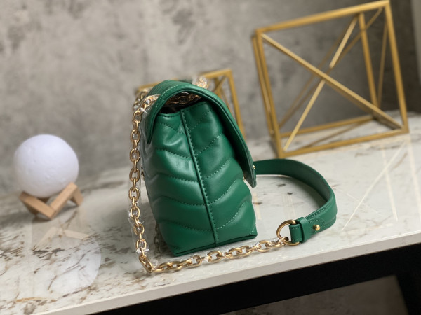 l**is V*t*n new wave chain bag