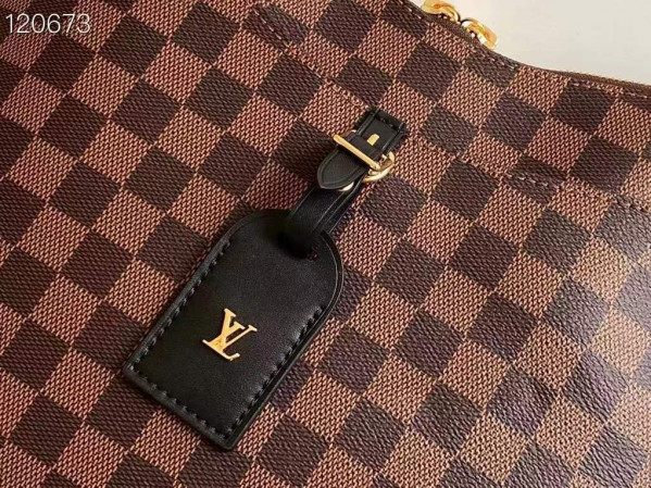 l**is V*t*n odÉon mm