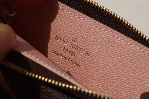 l**is V*t*n card holder recto verso