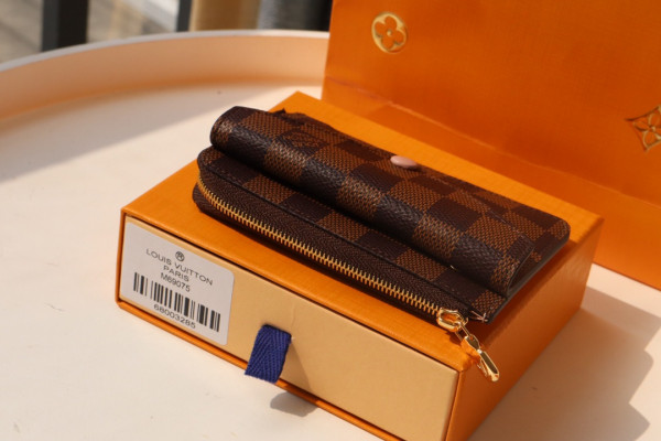 l**is V*t*n card holder recto verso