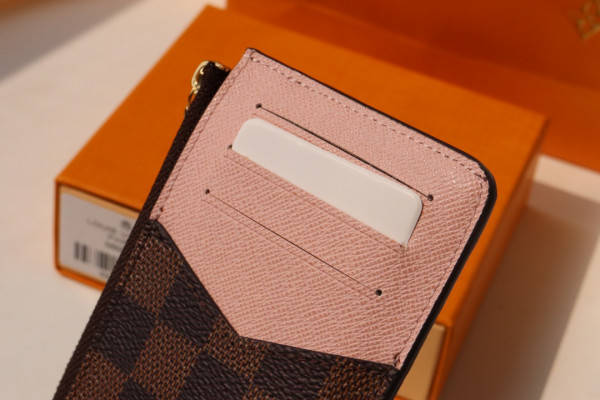 l**is V*t*n card holder recto verso