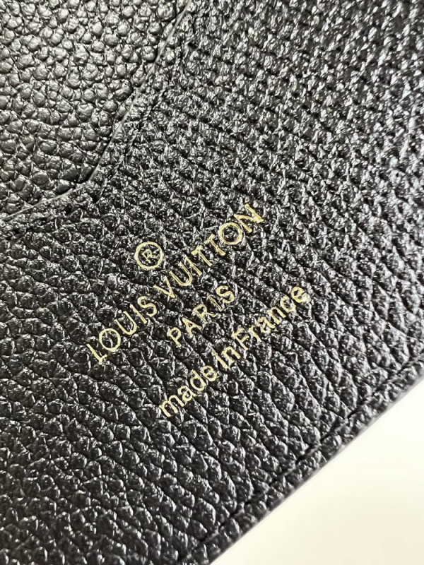 l**is V*t*n passport cover-10*14*2.5cm