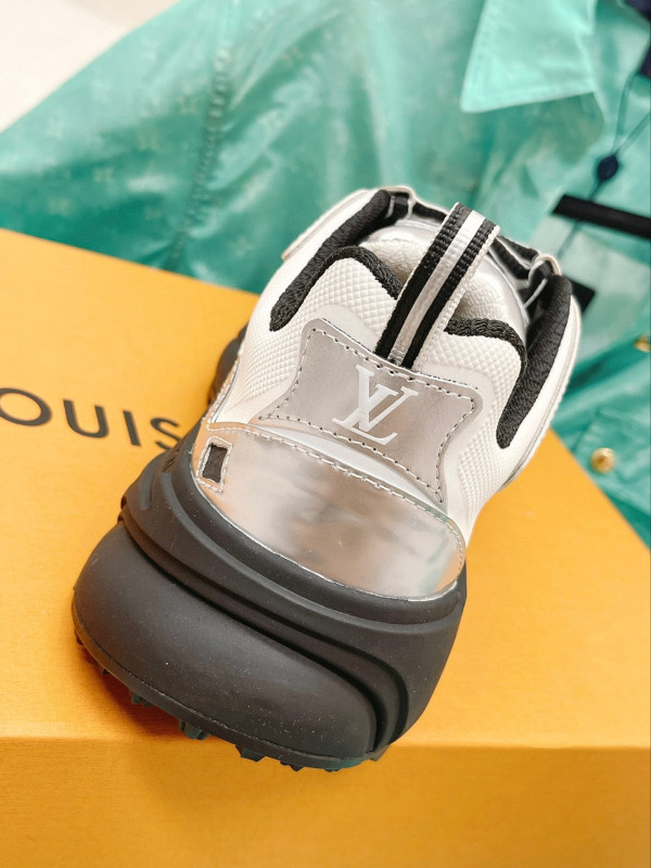 l**is V*t*n runner tatic sneaker