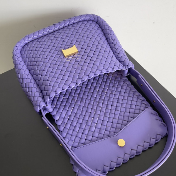 Bo*te*ga ve*ne*ta small cobble shoulder bag