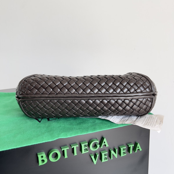 Bo*te*ga ve*ne*ta small clicker shoulder bag