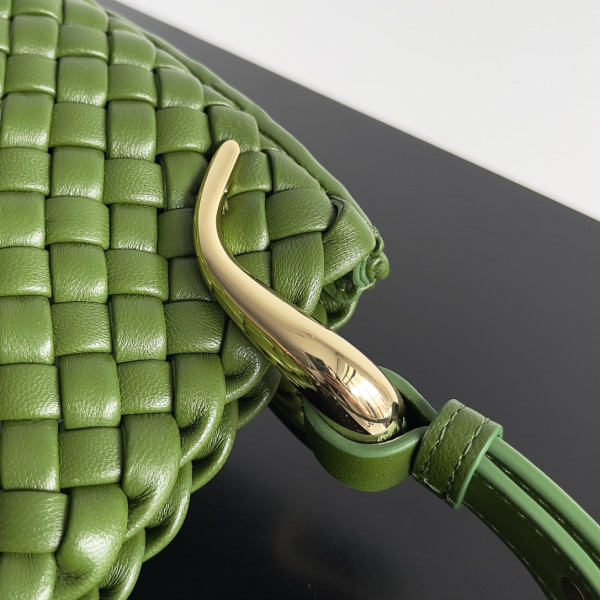 Bo*te*ga ve*ne*ta small clicker shoulder bag