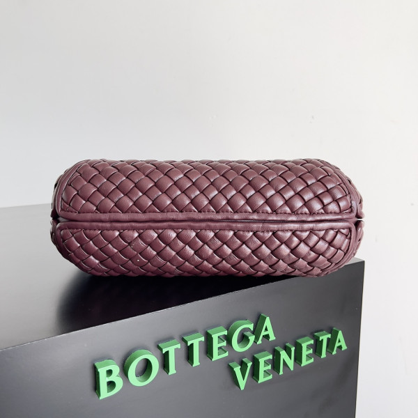 Bo*te*ga ve*ne*ta small clicker shoulder bag