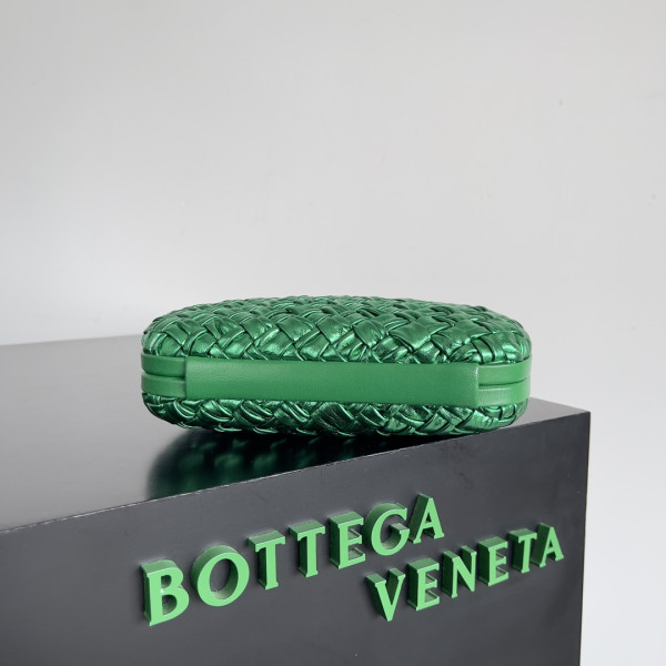 Bo*te*ga ve*ne*ta knot minaudiere
