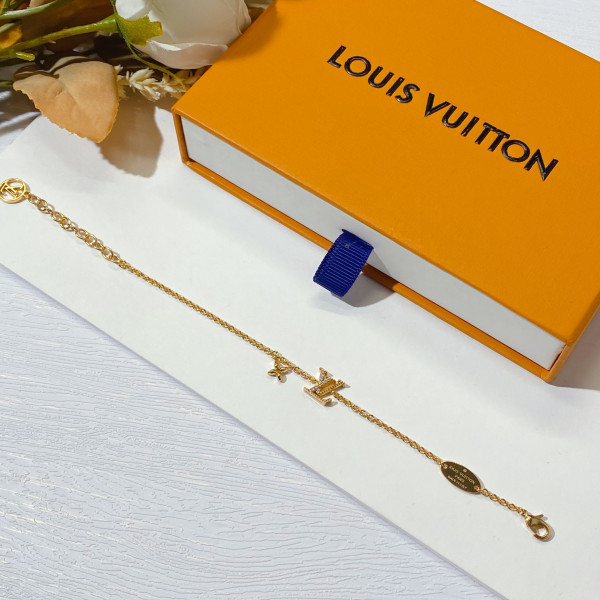 l**is V*t*n bracelet