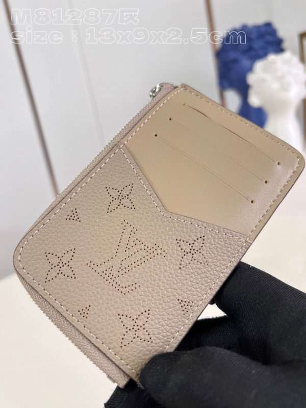 l**is V*t*n card holder recto verso