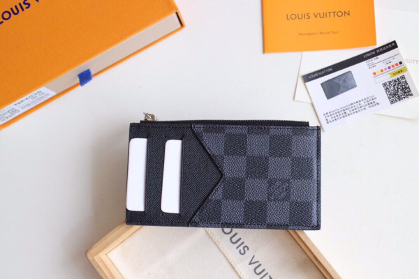 l**is V*t*n coin card holder