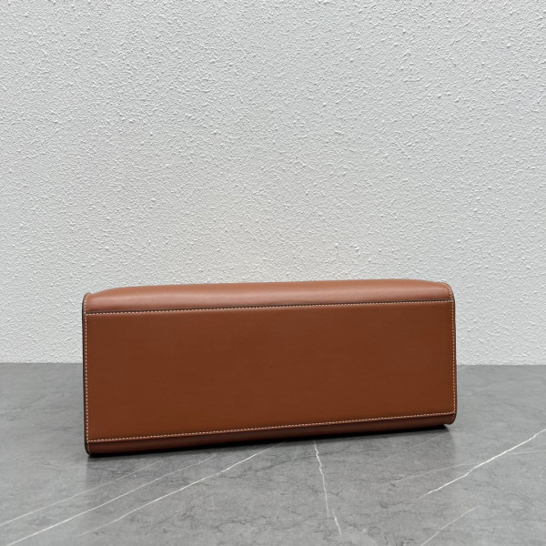 Ce**e cabas 16 in smooth calfskin