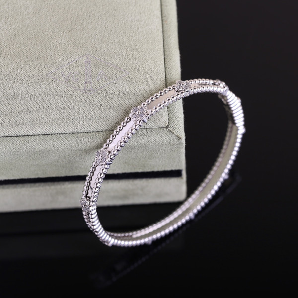 Van Cleef & Arpels Perlée BRACELET