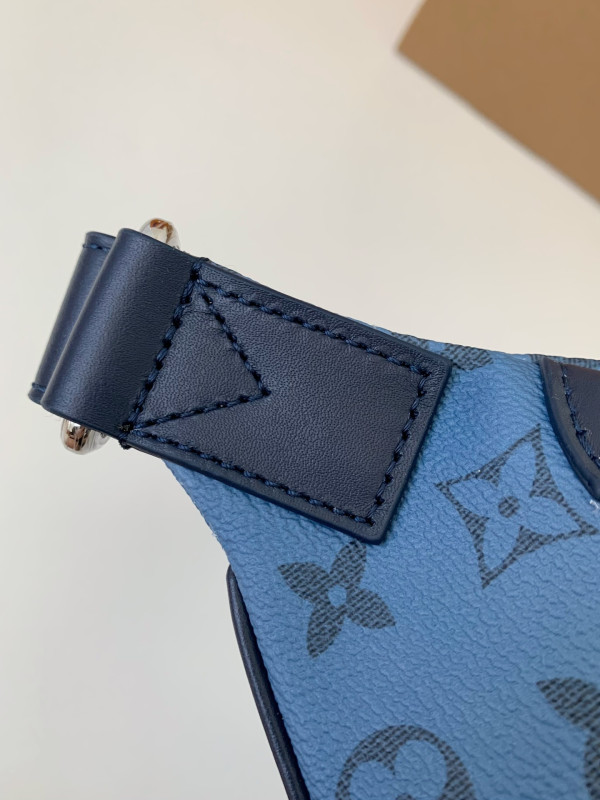 l**is V*t*n discovery bumbag