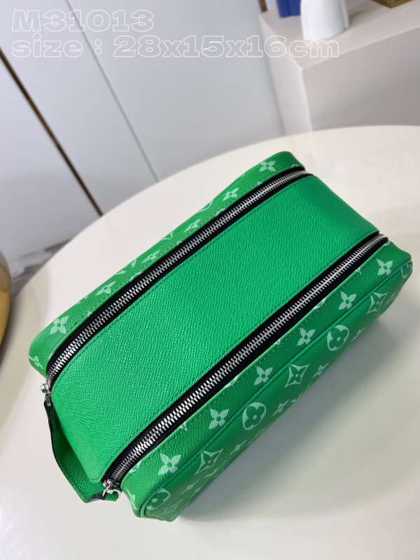 l**is V*t*n dopp kit -28*15*16.5cm