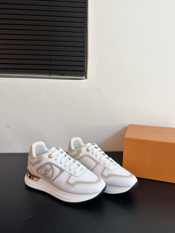 l**is V*t*n sneakers
