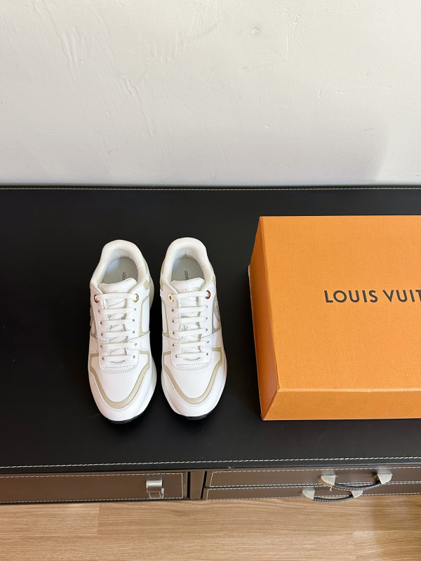 l**is V*t*n sneakers