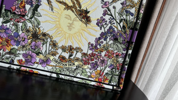 large D*or book tote-42*35*18.5cm