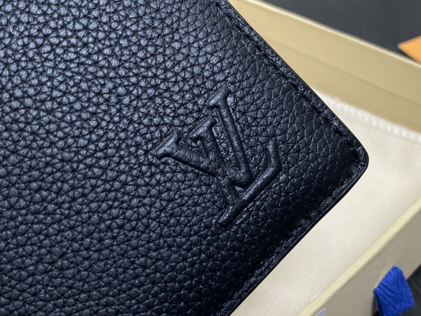 l**is V*t*n slender wallet-11*8.5*2cm