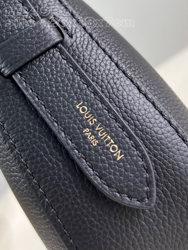 l**is V*t*n low key shoulder bag-26*18*7cm