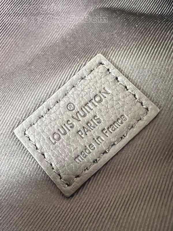 l**is V*t*n rush bumbag-30*15*8cm