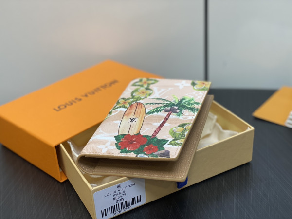 l**is V*t*n passport cover-10*14*2.5cm