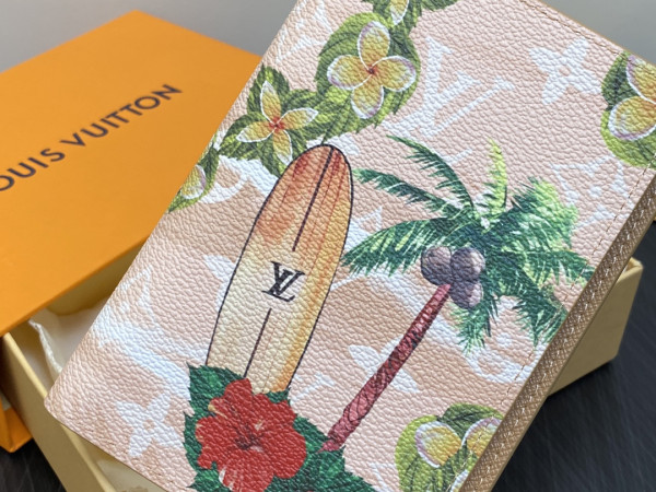 l**is V*t*n passport cover-10*14*2.5cm