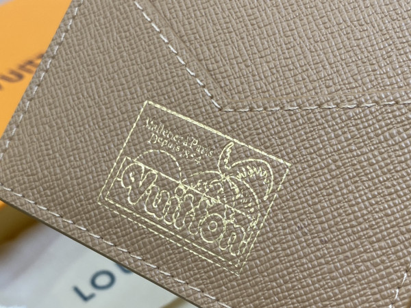 l**is V*t*n passport cover-10*14*2.5cm