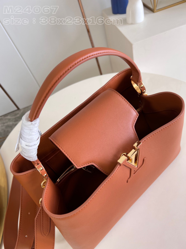 l**is V*t*n capucines gm souple-38*23*16cm