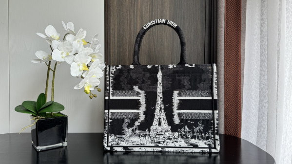 medium D*or book tote-36*18*28cm