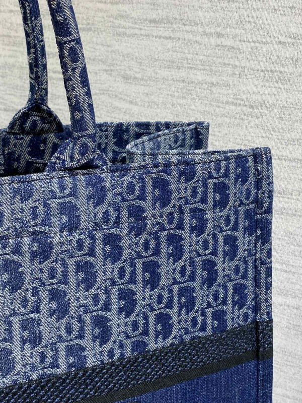 large D*or book tote-42*35*18.5cm