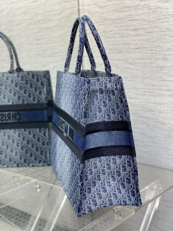 large D*or book tote-42*35*18.5cm