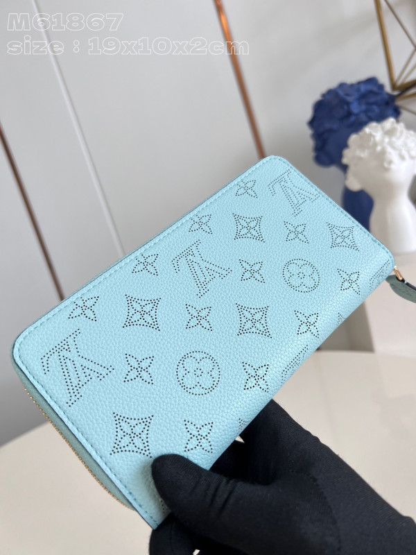 l**is V*t*n zippy wallet-10*20*2 cm